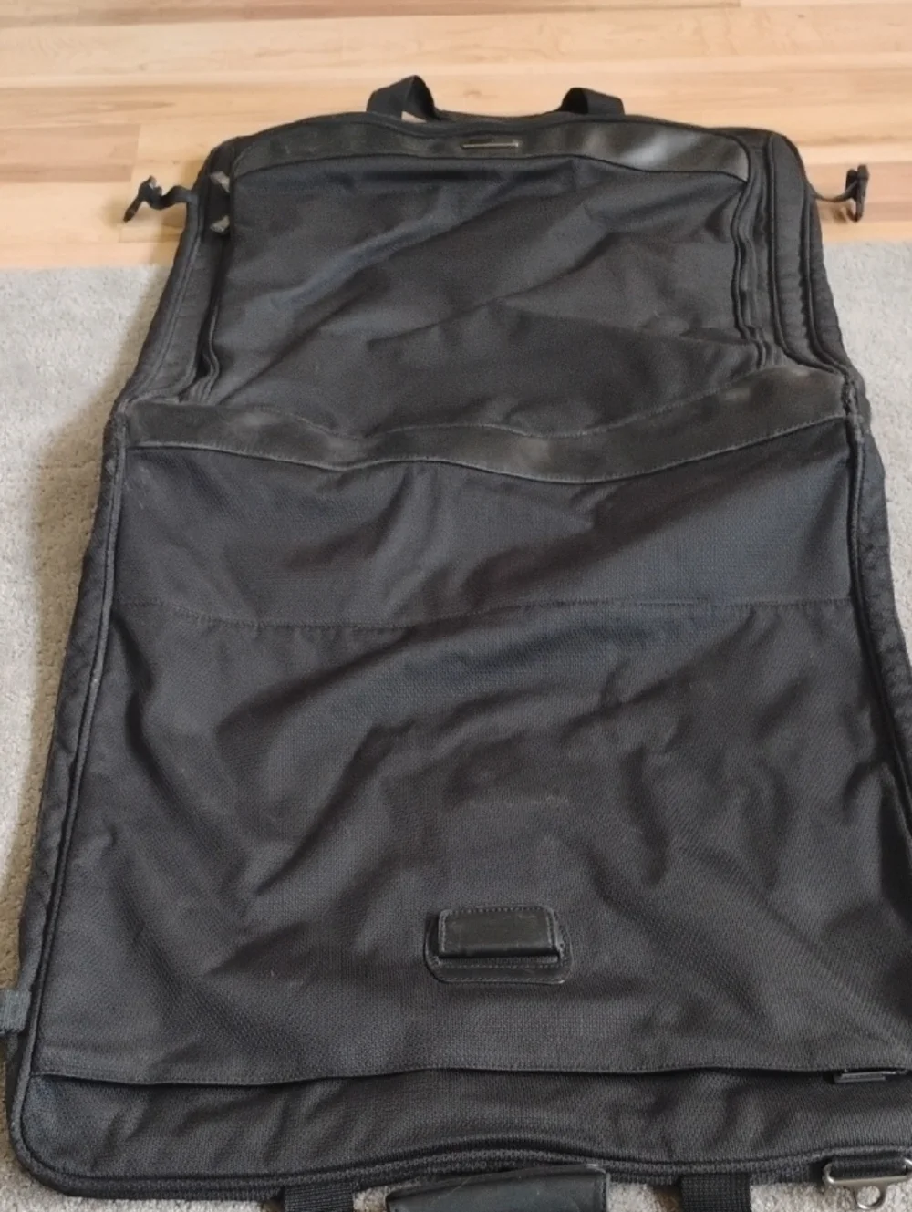 Johnston & Murphy Black Wardrobe Travel Bag. Excellent Condition.
